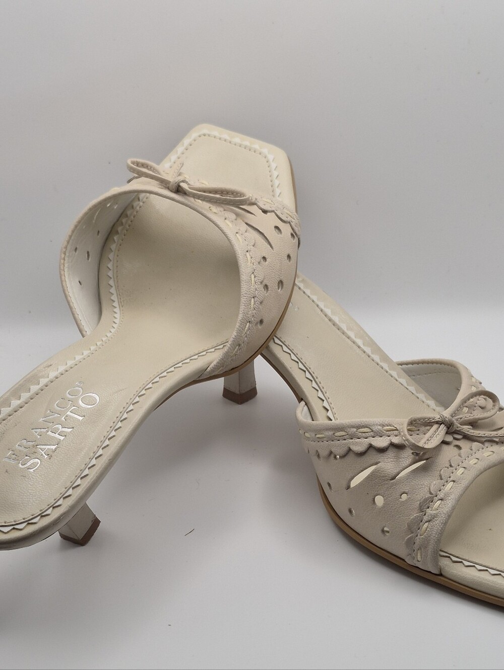 Franco Sarto Leather Eyelet Scalloped Bow Slip On Kitten Heel Sandals Size 7.5